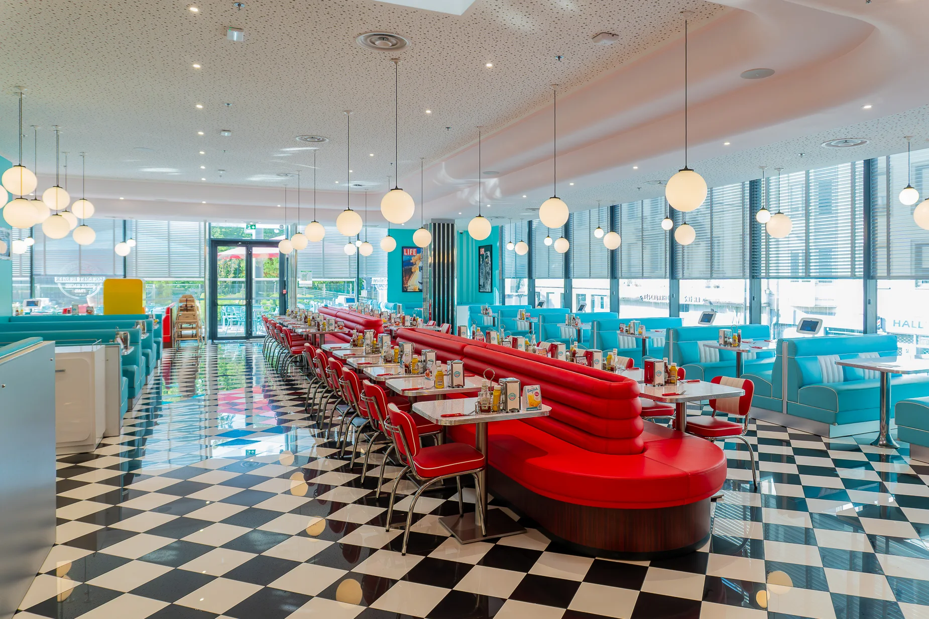 Holly's Diner